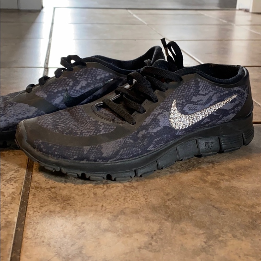 Nike Free 5.0 tennis shoes